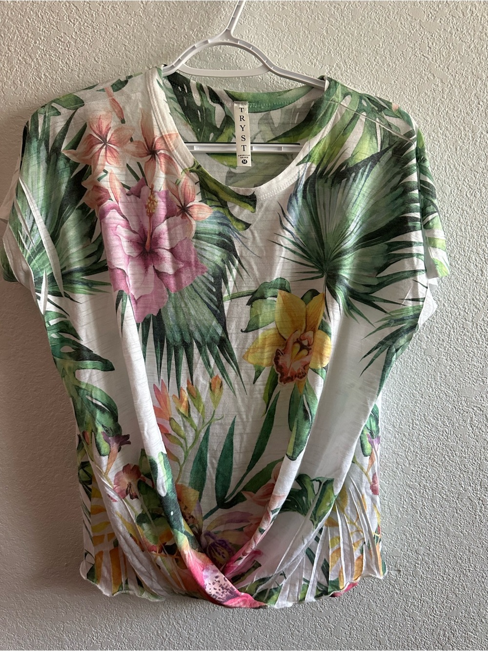 Tryst White Tropical Floral Short Sleeve Top with Green, Pink & Yellow